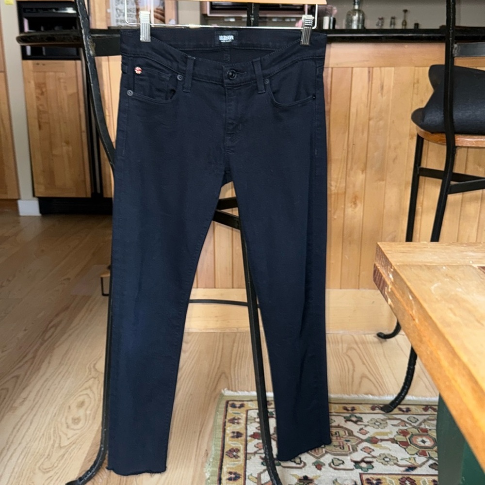 Hudson Black Low Rise Krista Ankle Skinny Stretch Jeans w/ Raw Hem. Size 26